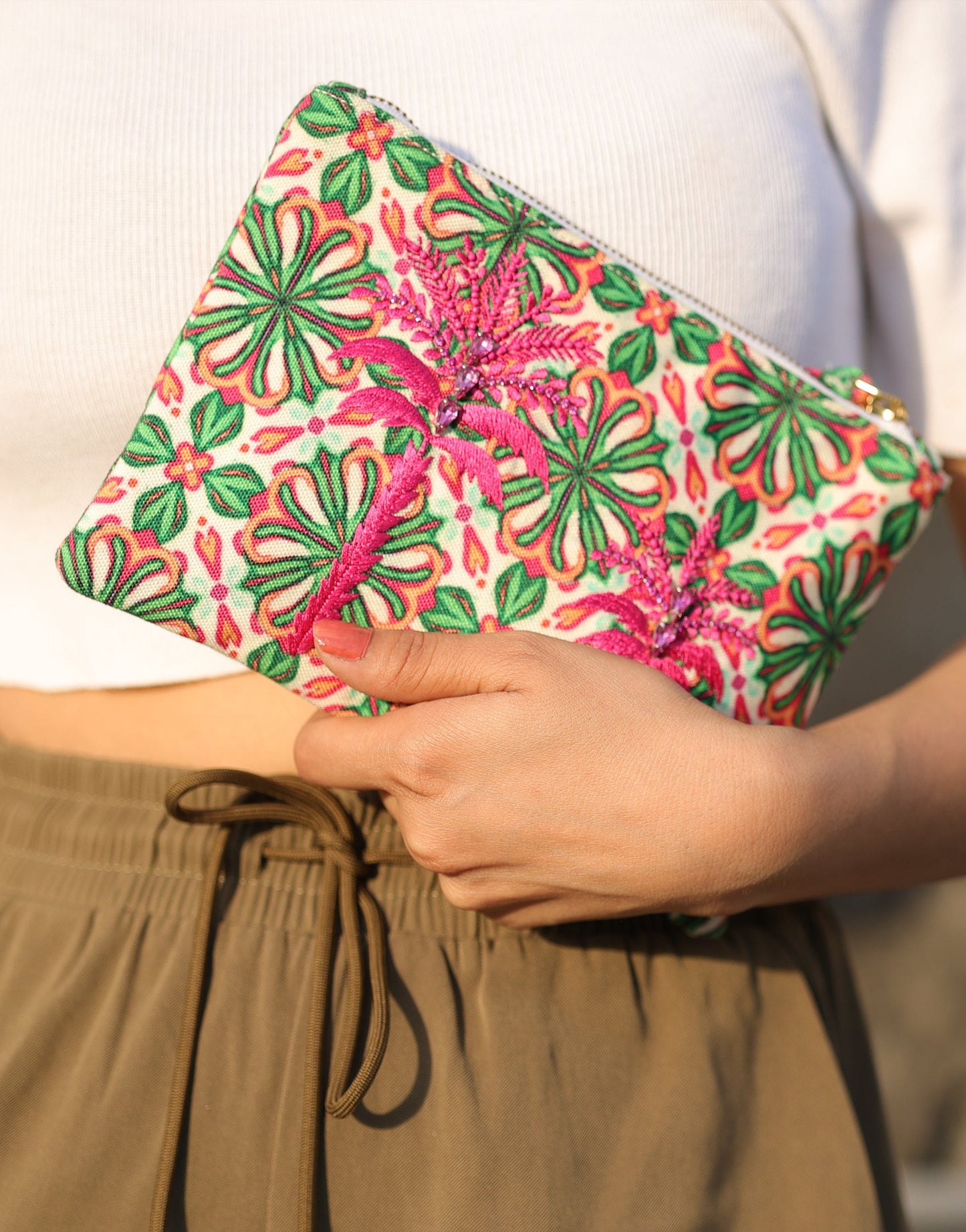 🎁 Pink Palm Pouch (100% off)